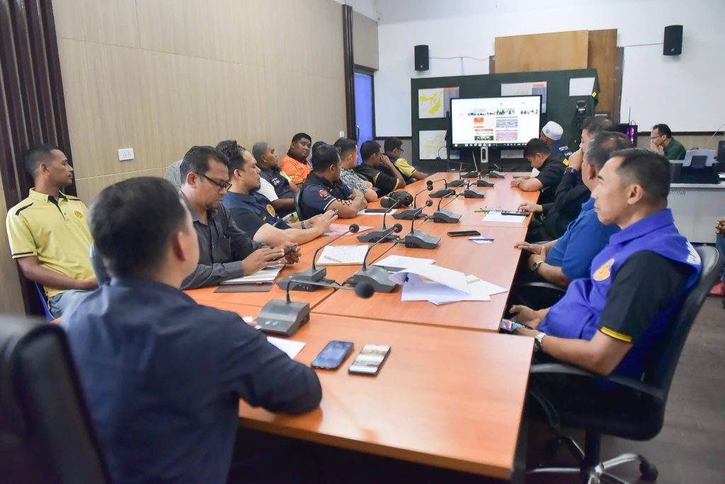 ประชุมศูนย์บัญชาการเหตุการณ์ภัยแล้ง ไฟป่า หมอกควัน และฝุ่นละอองขนาดเล็ก ( PM 2.5 ) ผ่านระบบทางไกล เพื่อป้องกันภัยไฟป่า ช่วงหน้าแล้